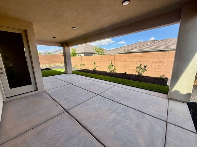 Building Photo - Beautiful Pet-Friendly 4-BR Home in Sunbrook Community