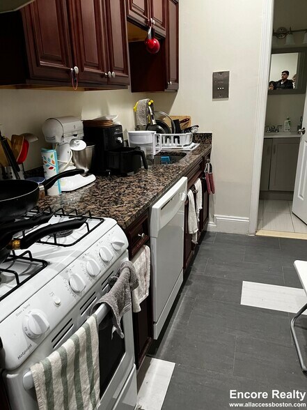 Building Photo - 58 Queensberry St