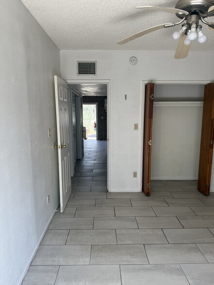 Building Photo - 450 Via Lechuza