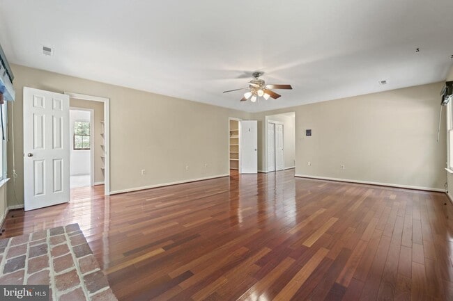 Building Photo - 7500 S Valley Dr