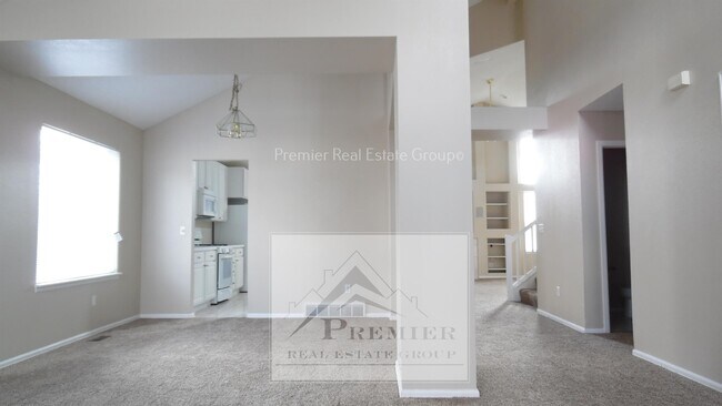 Building Photo - 5831 Instone Cir