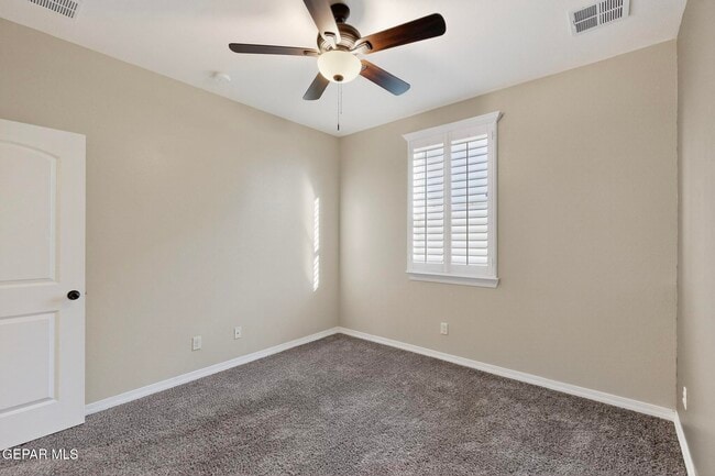 Building Photo - 220 S Manzanita Dr