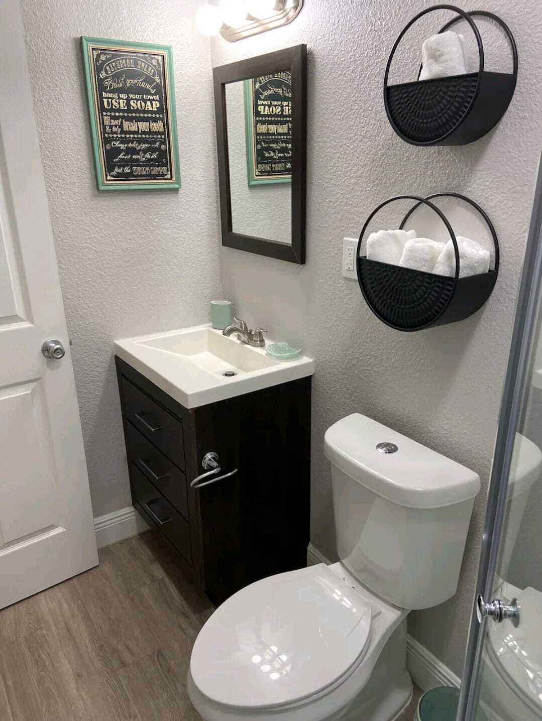 Building Photo - 921 W Penfield St