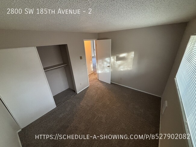 Building Photo - 2br Upstairs Unit - Water, Sewer & Garbage...