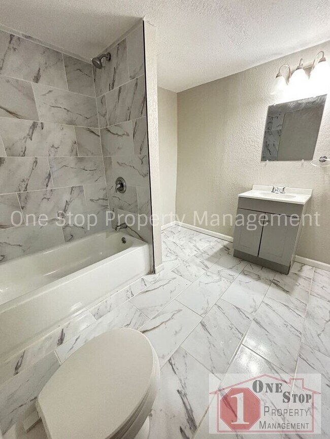 Building Photo - Beautiful 3 Bedroom 2 Bathroom in Kansas C...