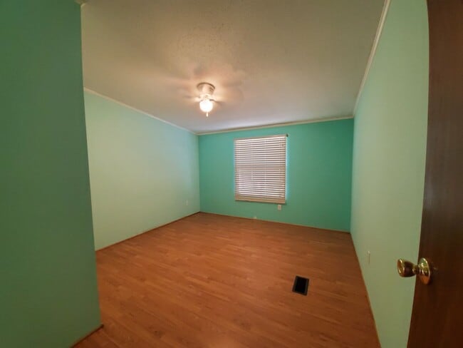 Building Photo - 4043 Nashville Dr