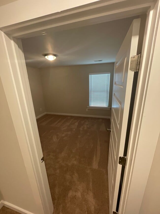 Building Photo - Home for Rent in Oak Grove, AL!!! Available to View Now!