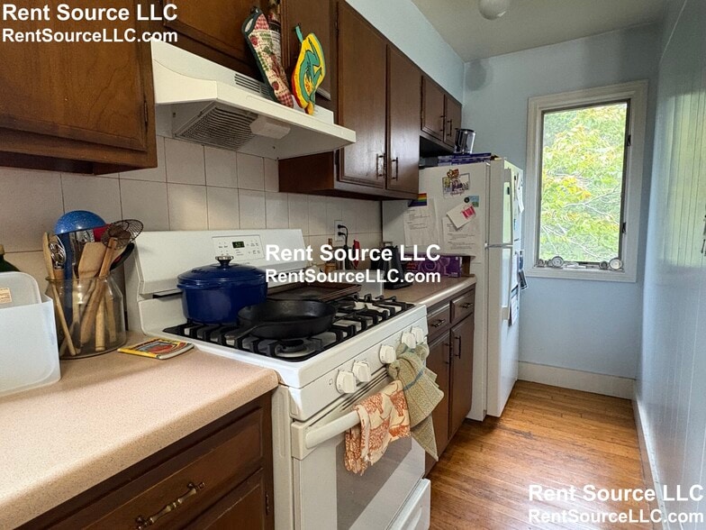 Building Photo - 19-21 Sartwell Ave. Unit 3