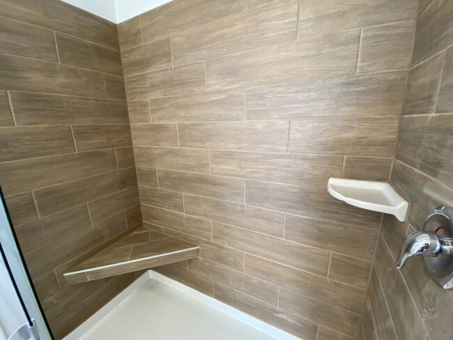 Building Photo - 812 Concord St