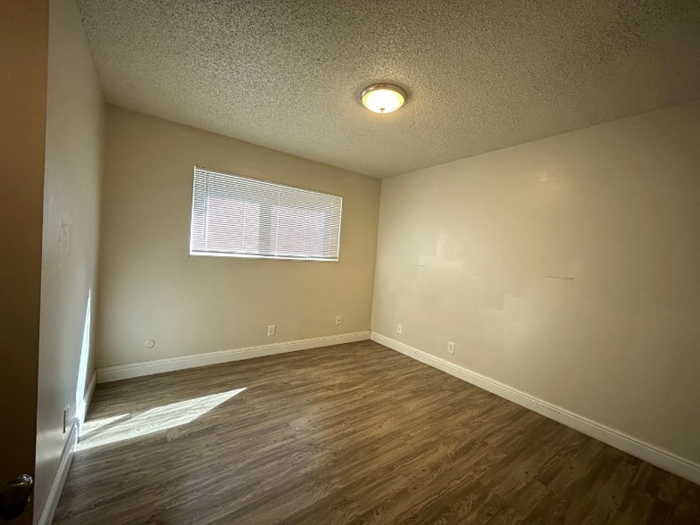 Building Photo - 316 W 4th Ave