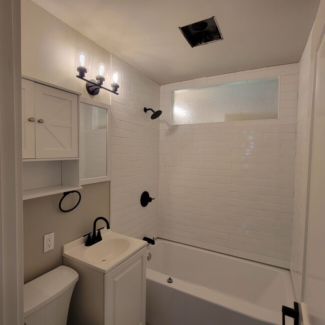 Building Photo - Rambler 3br / 1.5bath in Bow Lake of Seatac