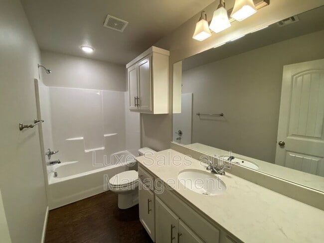 Building Photo - 11414 N Lincoln Blvd