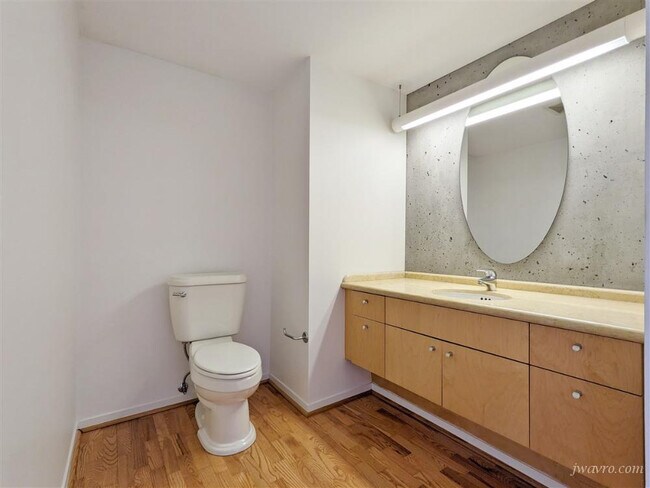 Building Photo - 77 Dow Pl