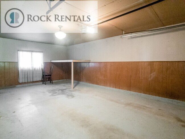 Building Photo - 4 Bed 2 Bath in Arlington