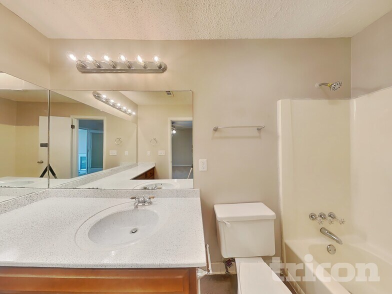 Building Photo - 6971 Springwood Dr