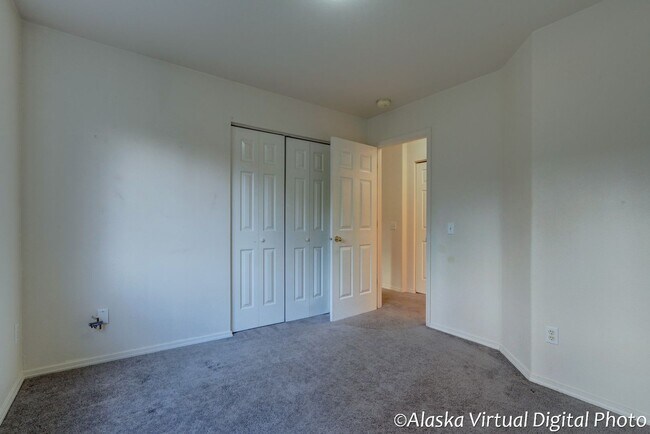 Building Photo - Midtown Spacious 3-Bedroom, 2-Bath Townhome