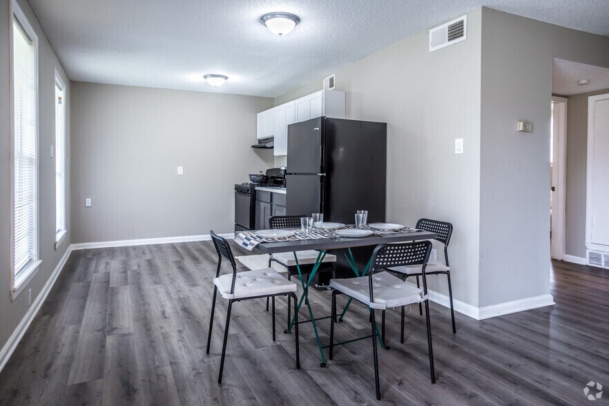 2 BR, 1 BA - 705 SF - Villages at Harrison Creek- $1000.00 off!