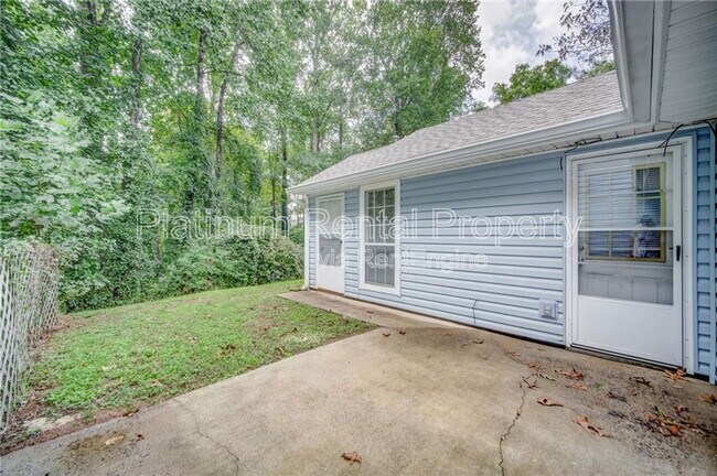 Building Photo - 5113 Hill Farm Dr NE