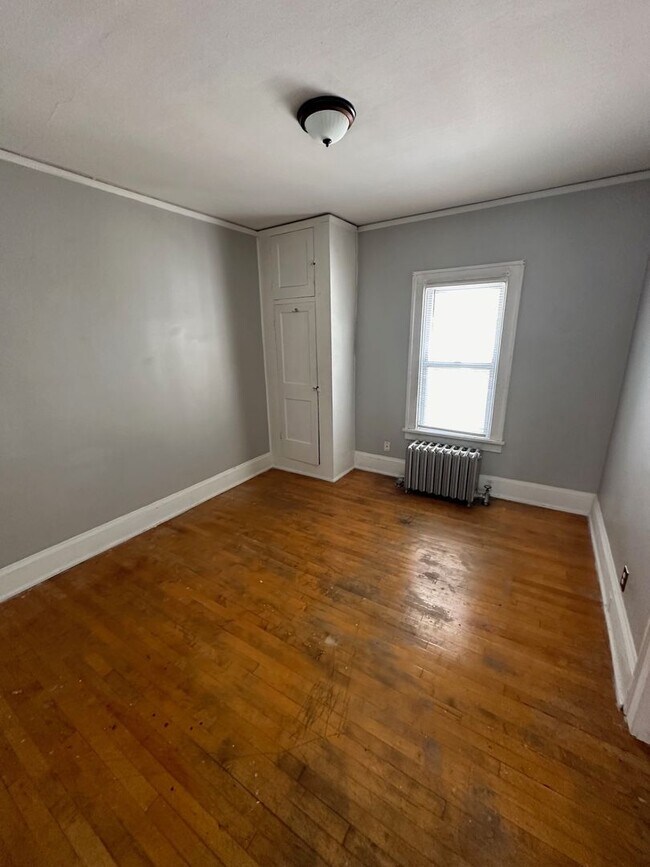 Building Photo - 4 Bedroom Near UWM Campus