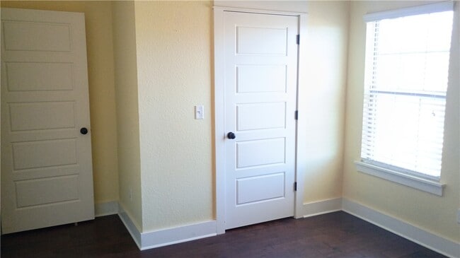 Building Photo - 1610 Sweetbriar Way