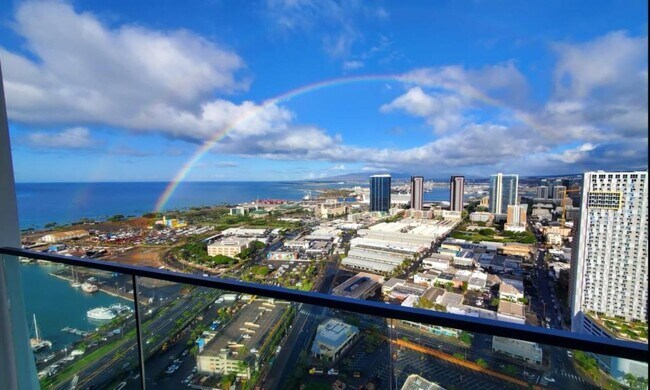 Building Photo - 1000 Auahi St #3913