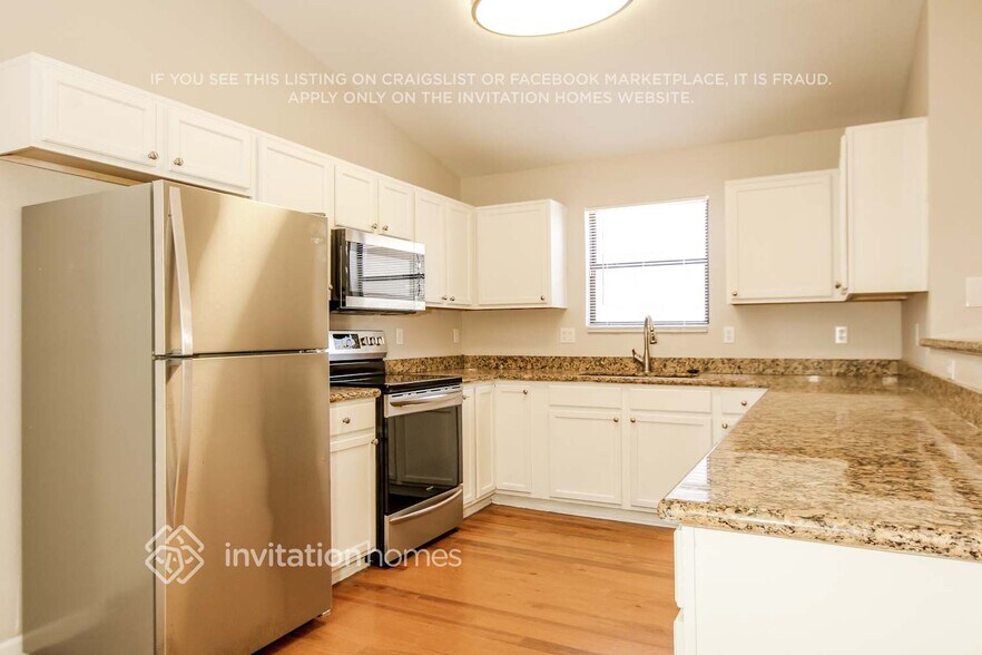 Building Photo - 8910 W Vale Dr
