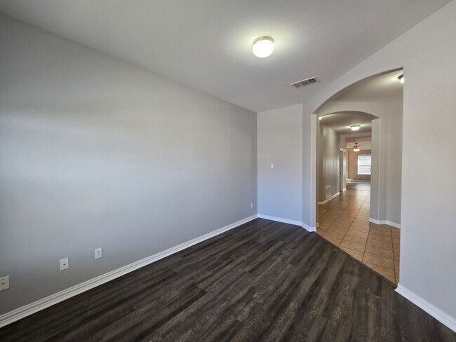 Building Photo - 2609 Red Fern Dr