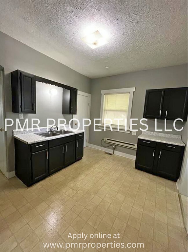 Building Photo - 3 Bedrooms/1Bathroom House