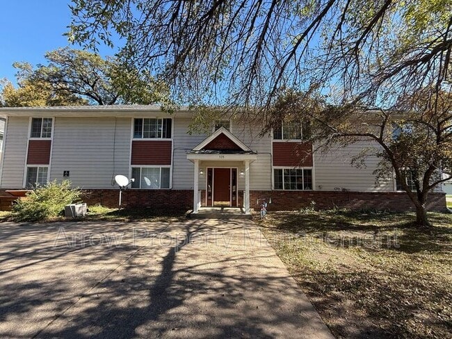 Primary Photo - 535 Oak St