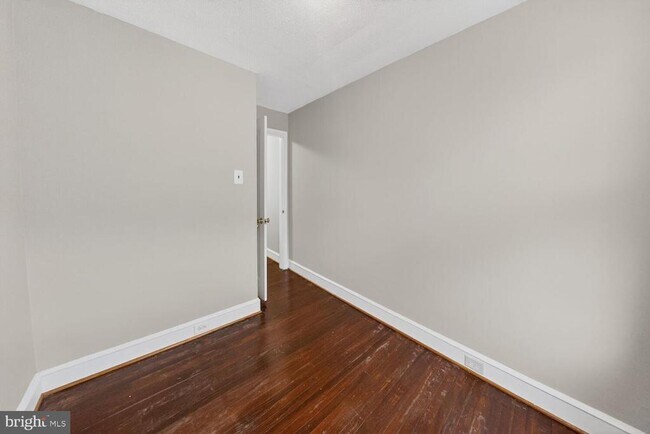 Building Photo - 1353 Kennedy St NW