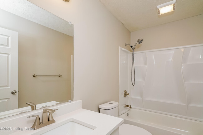 Building Photo - 6526 Bridle View Cir