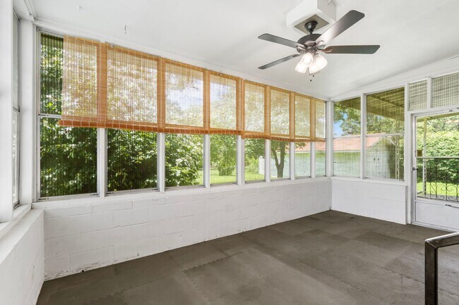 Building Photo - 4267 S Ridgecrest Dr