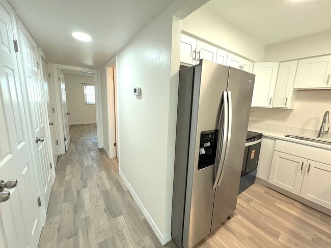 Building Photo - Updated 1 Bed 1 Bath Condo Across A1A from...