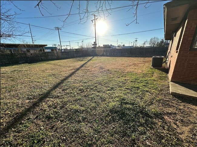 Building Photo - Beautiful 4-Bedroom Home Available!