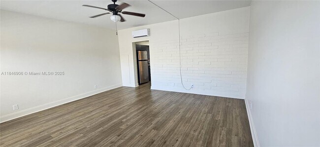 Building Photo - 4144 El Mar Dr