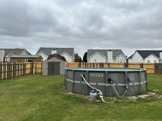 Building Photo - 3 Bedroom Home For Rent with Bonus Room!