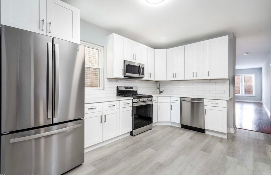 Building Photo - 4816 N Kilpatrick Ave