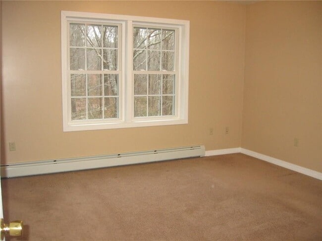 Building Photo - 6 Hide-A-Way