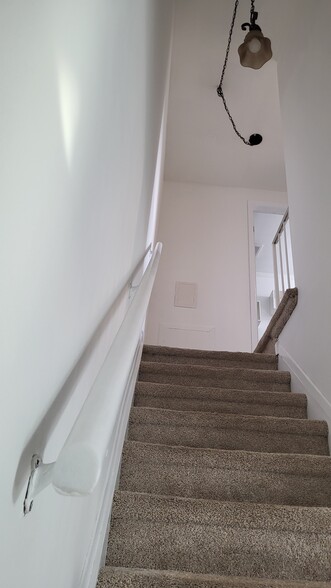 Building Photo - 37435 Colonial Dr