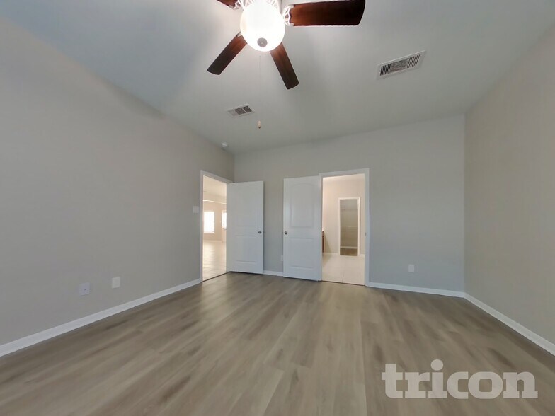 Building Photo - 916 American Monarch Dr