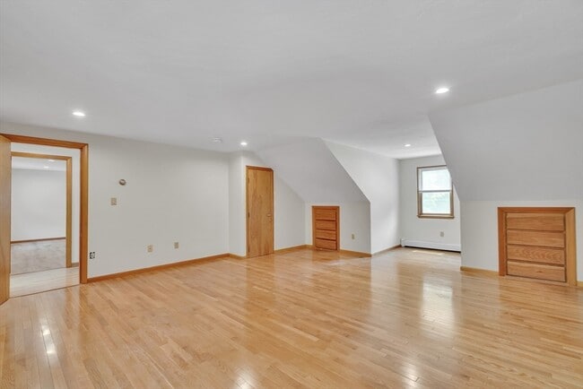 Building Photo - 115 Rowe St