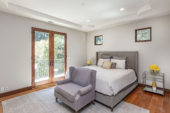 Building Photo - Elegant Mediterranean Home in Prime Menlo ...