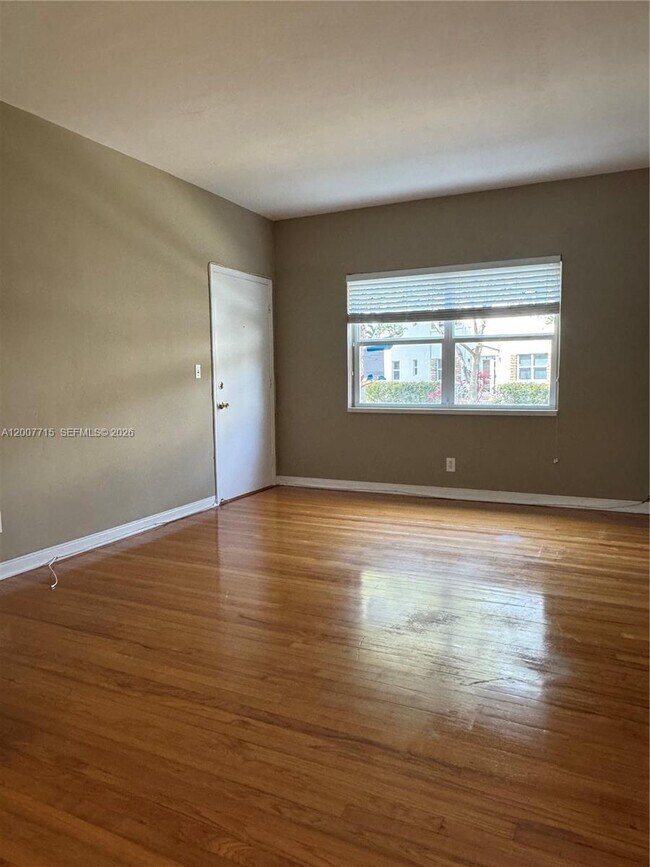 Building Photo - 725 NE 91st St