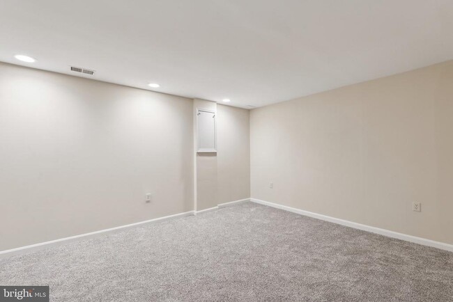 Building Photo - 7191 Fairfield Ct