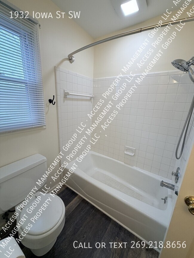 Building Photo - 1932 Iowa St SW