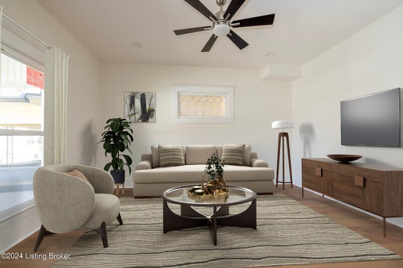 Building Photo - 426 E Oak St