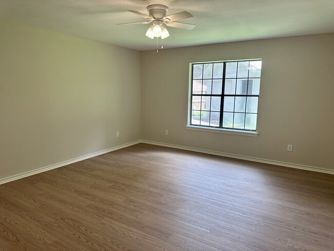 Building Photo - 5802 Kevin St