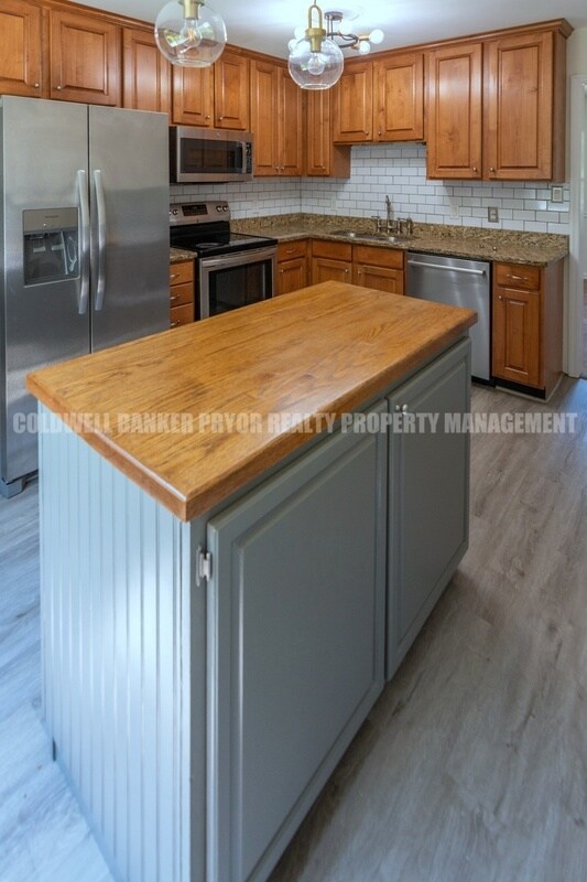 Building Photo - 9356 Charbar Cir