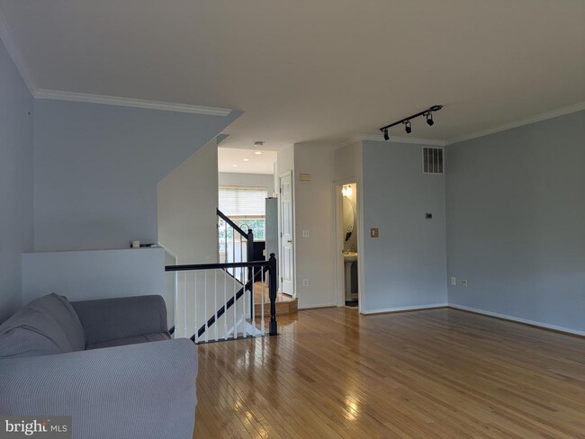 Building Photo - 21785 Brondesbury Park Terrace