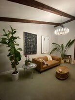 Building Photo - 755 Golf Ln